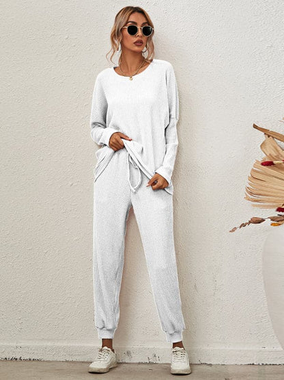 Cozy women's long-sleeve pajamas with pockets