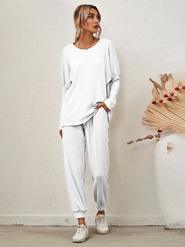 Cozy women's long-sleeve pajamas with pockets