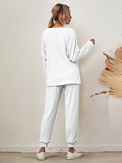 Cozy women's long-sleeve pajamas with pockets