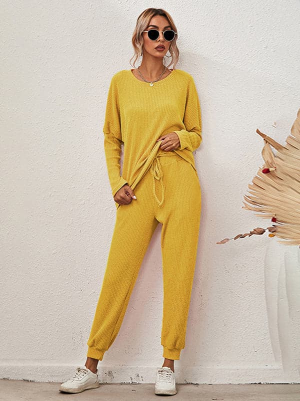 Cozy women's long-sleeve pajamas with pockets