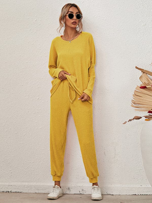 Cozy women's long-sleeve pajamas with pockets