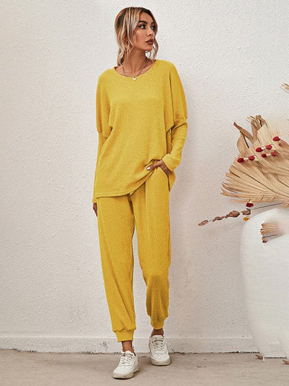 Cozy women's long-sleeve pajamas with pockets