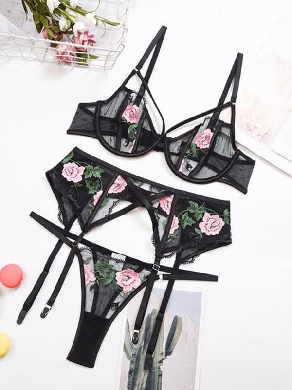 Women's Classic Embroidered Lace Mesh Sexy Lingerie Three-piece Set.