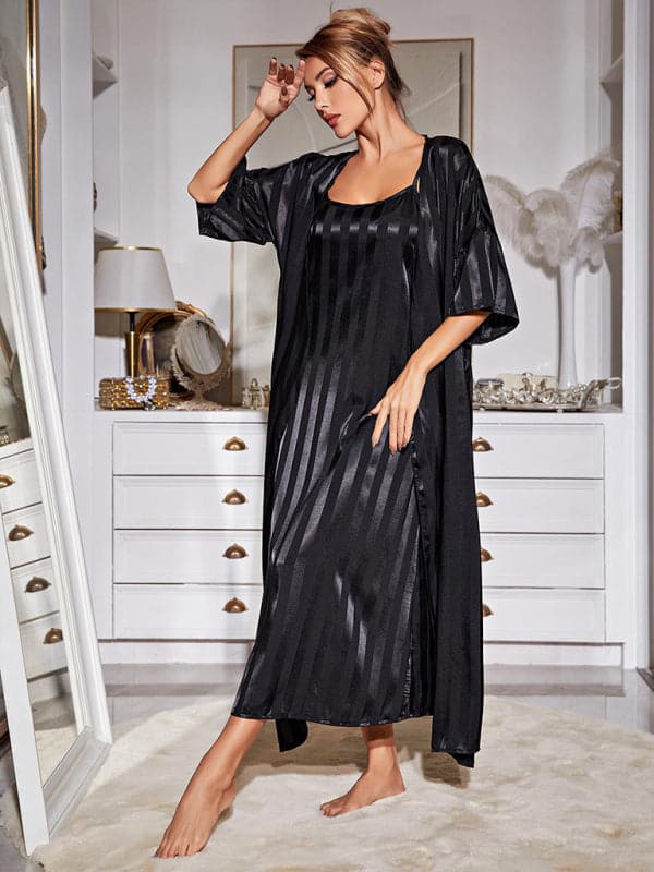 Elegant sleeveless nightgown set