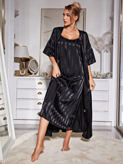 Elegant sleeveless nightgown set