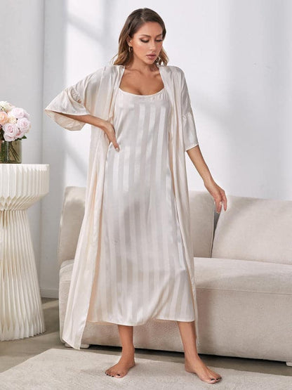 Elegant sleeveless nightgown set