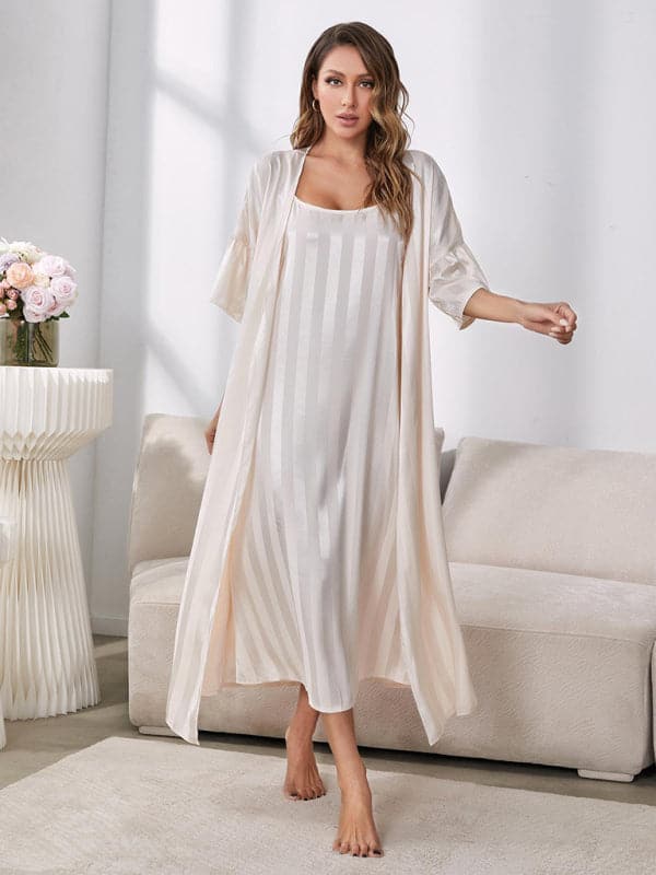 Elegant sleeveless nightgown set