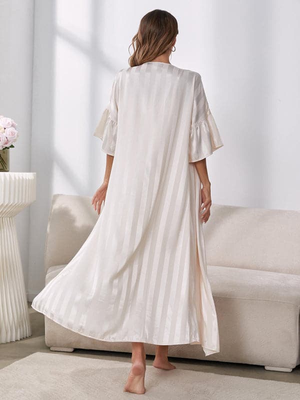 Elegant sleeveless nightgown set