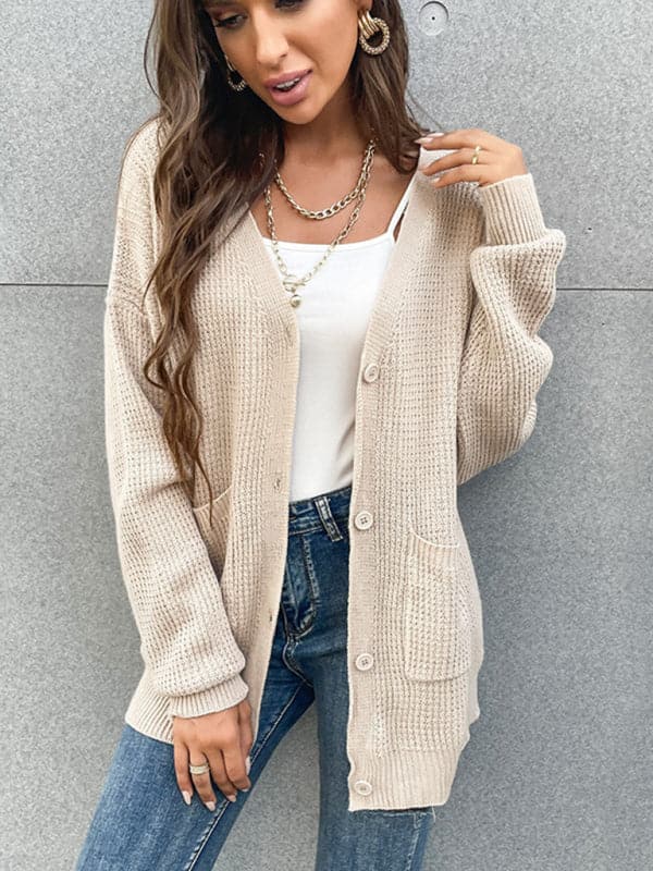 Chic women's knit cardigan with pockets