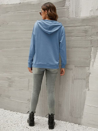 Cozy women's hoodie with pockets