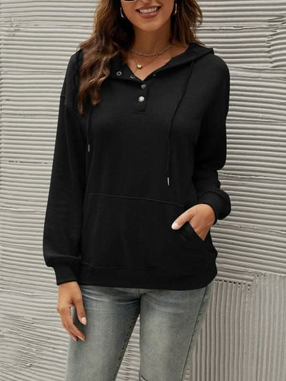 Cozy women's hoodie with pockets