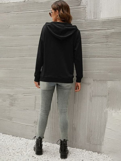Cozy women's hoodie with pockets