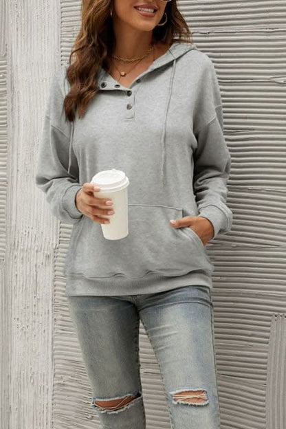 Cozy women's hoodie with pockets