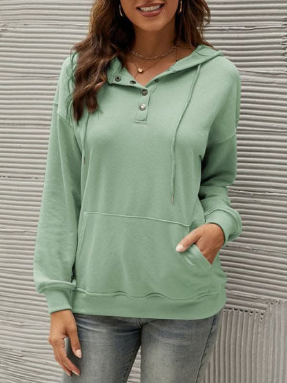 Cozy women's hoodie with pockets