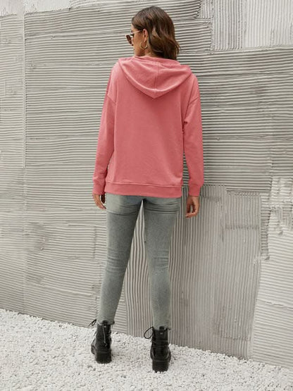 Cozy women's hoodie with pockets