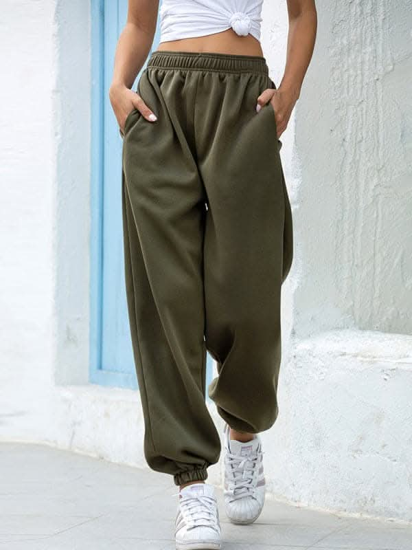 Casual sports basic loose legged pants.