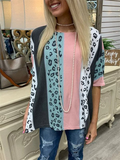 Printed half-sleeve loose casual pullover top.