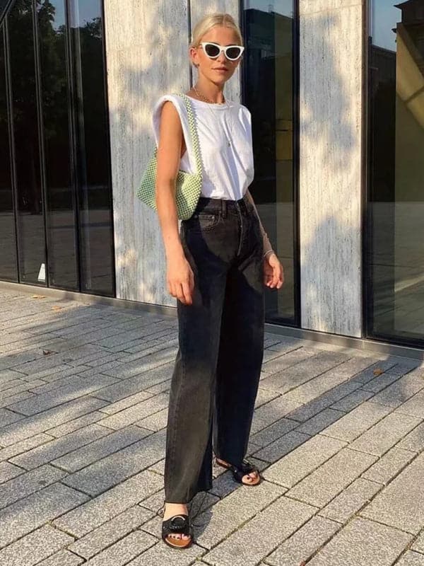 Chic high-waist wide-leg jeans