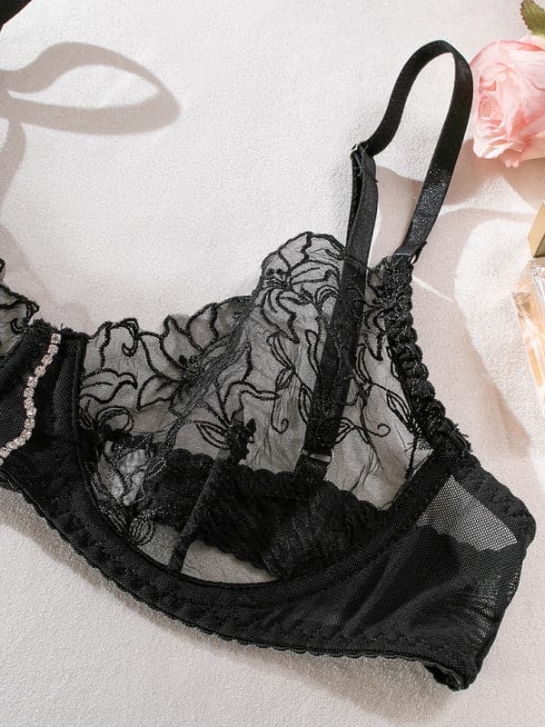 Sensual lace lingerie set - size S to L