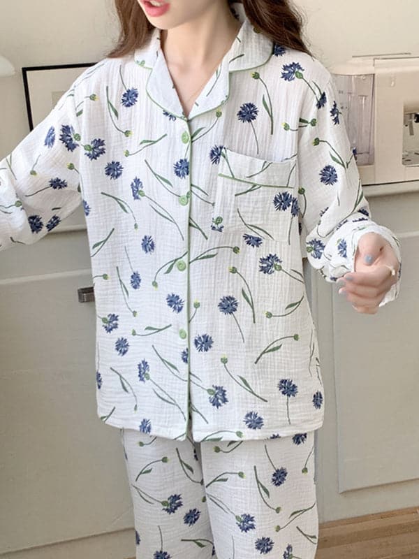 Charming women's cotton pajamas set