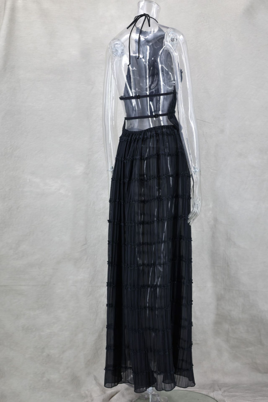 Backless lace-up halter top set and two-piece chiffon pleated long skirt with earrings.