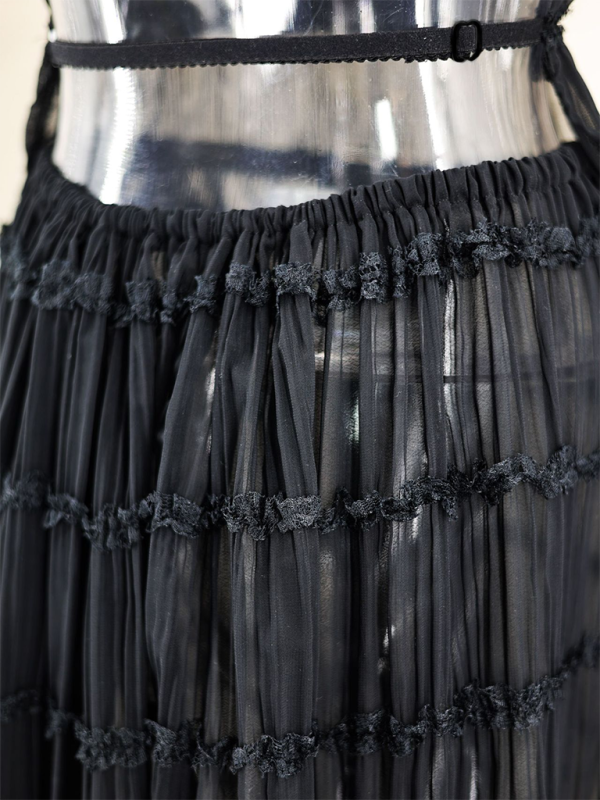 Backless lace-up halter top set and two-piece chiffon pleated long skirt with earrings.