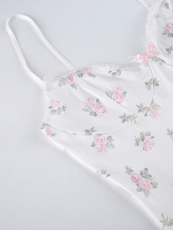 New sexy floral contrasting lace stitching sexy low-cut suspender-covering skirt.