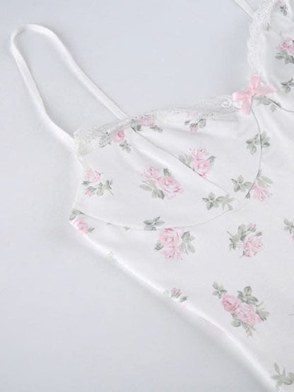 New sexy floral contrasting lace stitching sexy low-cut suspender-covering skirt.