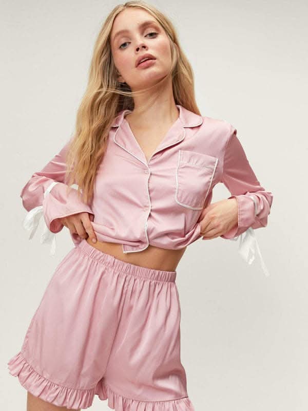 New style lapel long-sleeved shorts that can be worn as home clothes and pajamas two-piece set.