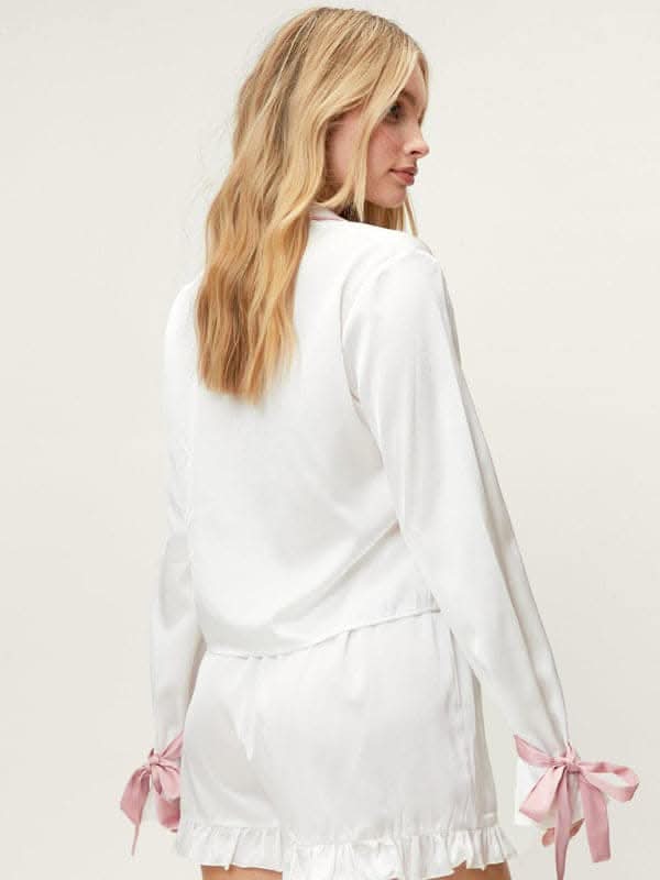 New style lapel long-sleeved shorts that can be worn as home clothes and pajamas two-piece set.