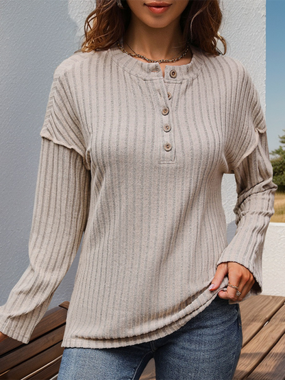 Casual ladies' ribbed top with buttons