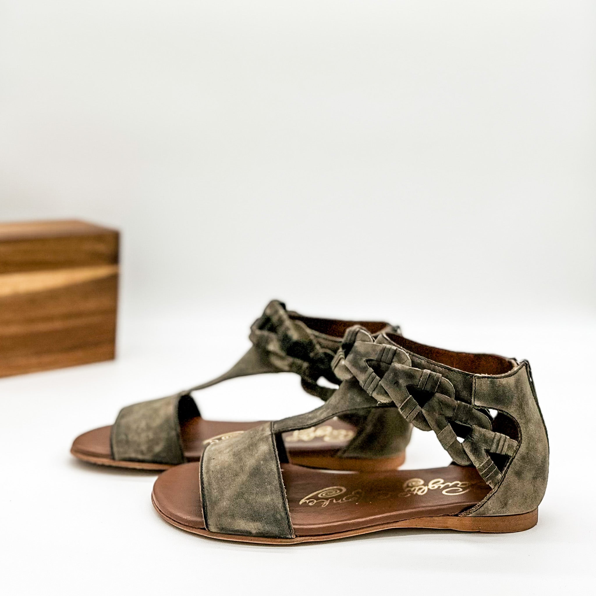 Loop D Loop Black Leather Sandals With Back Zip Open Toe Naughty Monkey