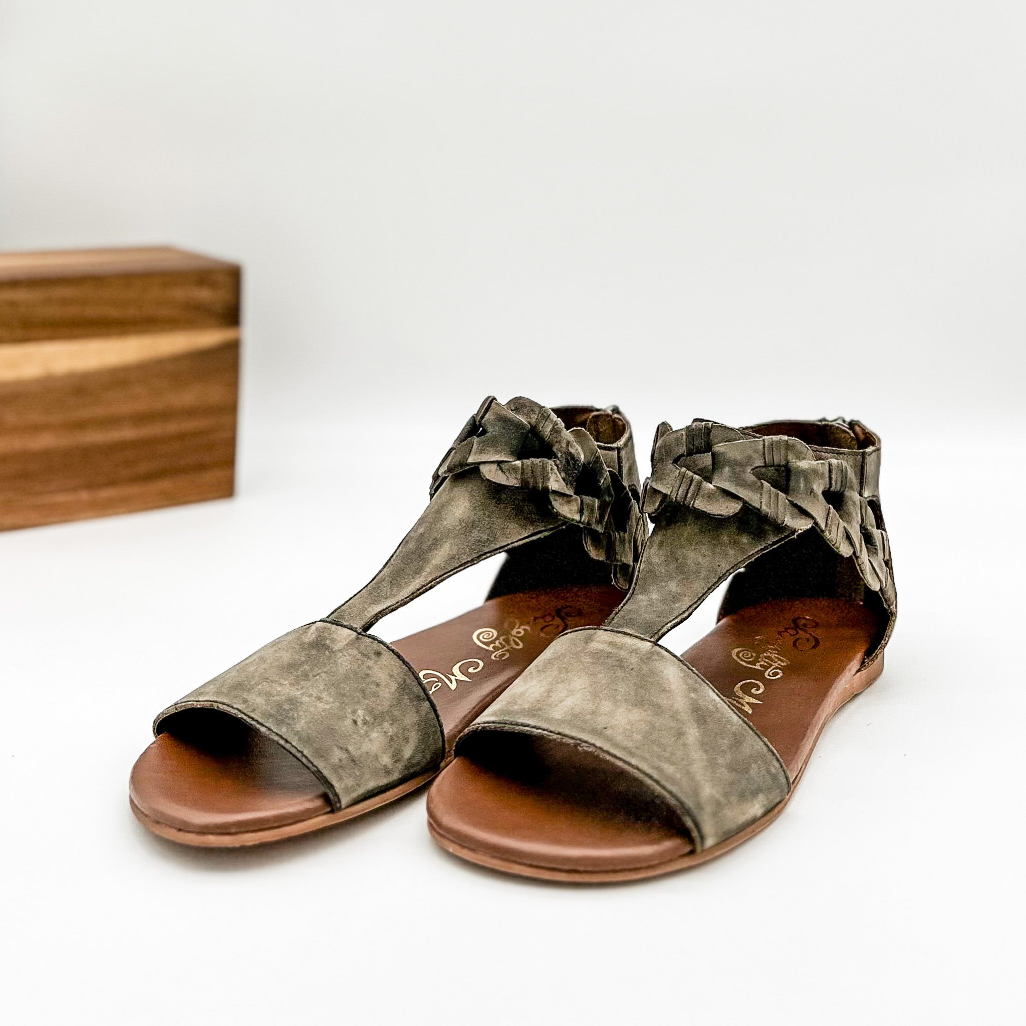 Loop D Loop Black Leather Sandals With Back Zip Open Toe Naughty Monkey