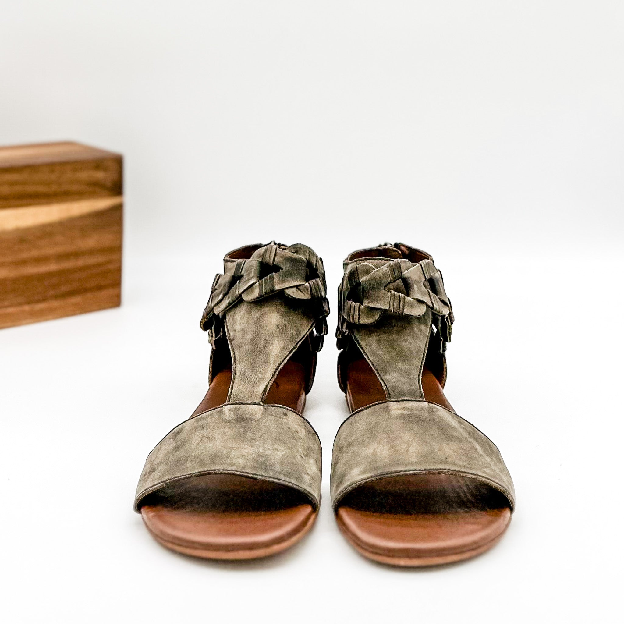 Loop D Loop Black Leather Sandals With Back Zip Open Toe Naughty Monkey