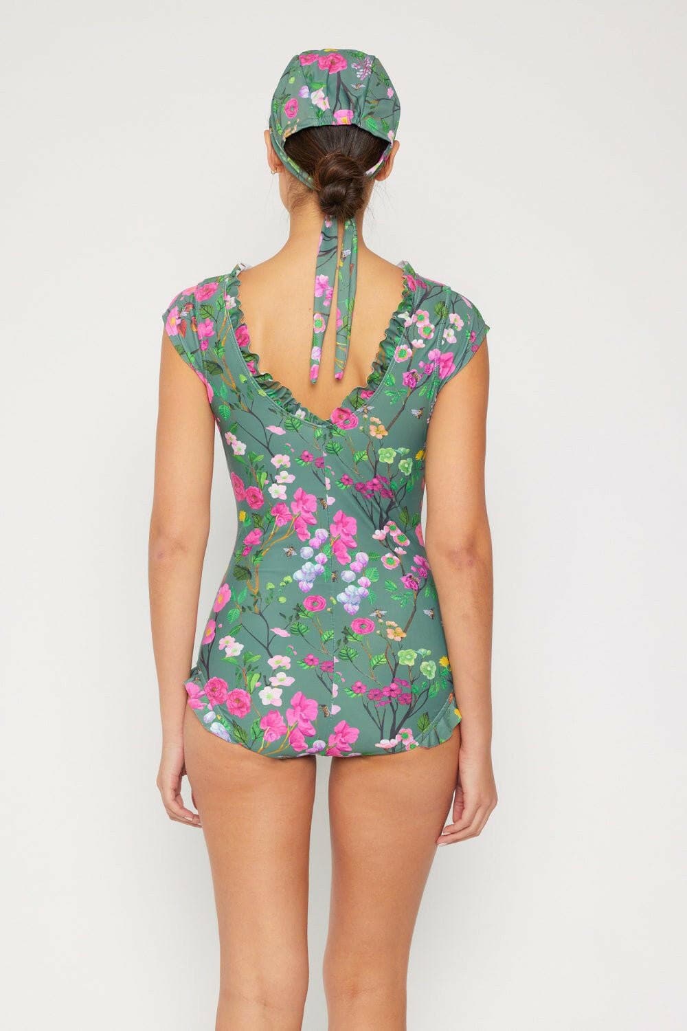 Sage Floral V-Neck Swimsuit: Elevate Your Beach Look with Marina West Discover the Sage Floral V-Neck Swimsuit
 Elevate your beach look with the chic and stylish Sage Floral V-Neck Swimsuit from Marina West Swim. This one-piece is desiLove Salve Marina West Swim'swimwear