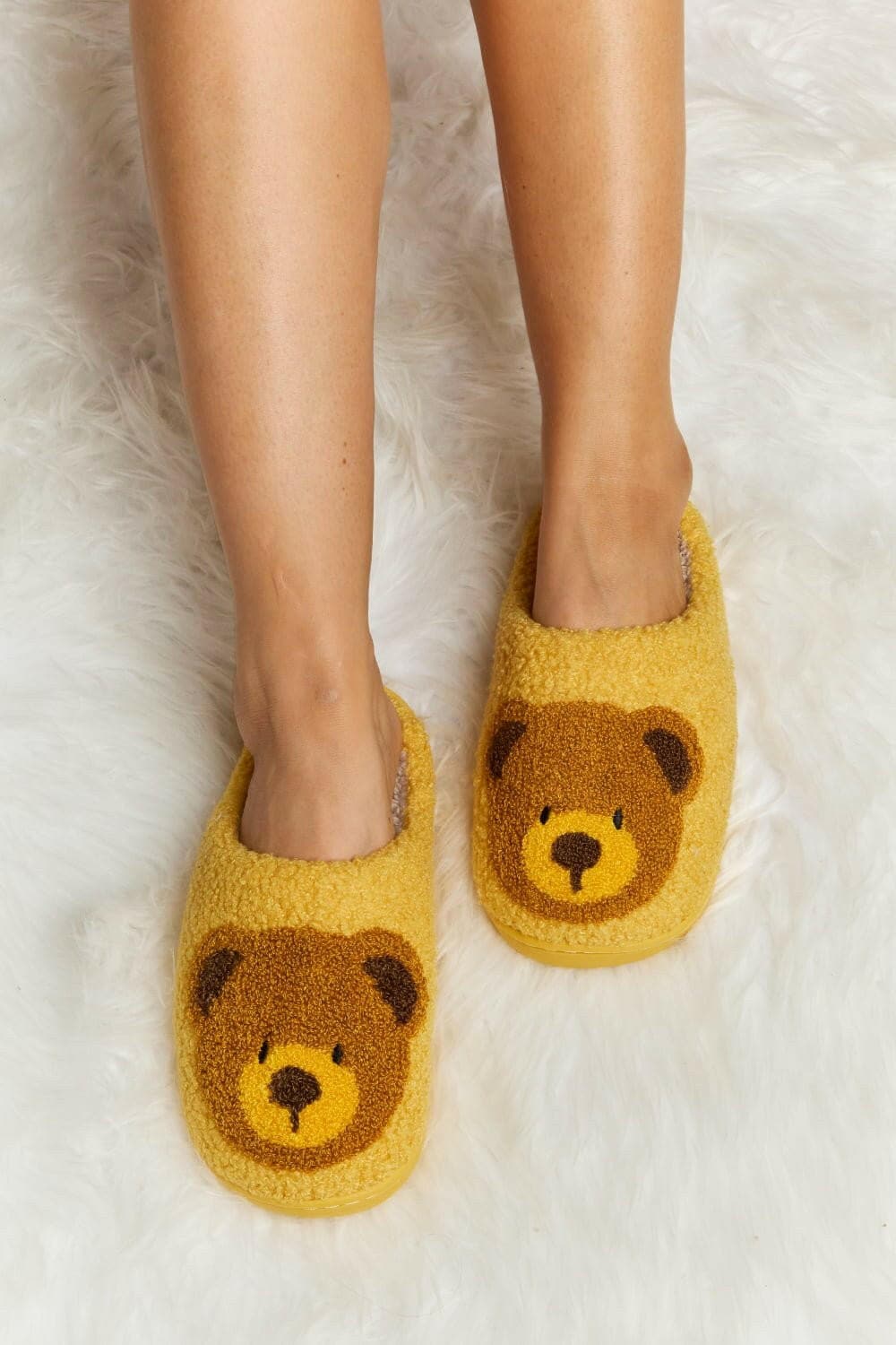 Teddy Bear Print Plush Cozy Slide SlippersExperience Ultimate Comfort in Style
 Indulge in the luxurious feel of our Teddy Bear Print Plush Cozy Slide Slippers. Designed to wrap your feet in pure elegance, tLove Salve Teddy Bear Print Plush Cozy Slide SlippersShoes