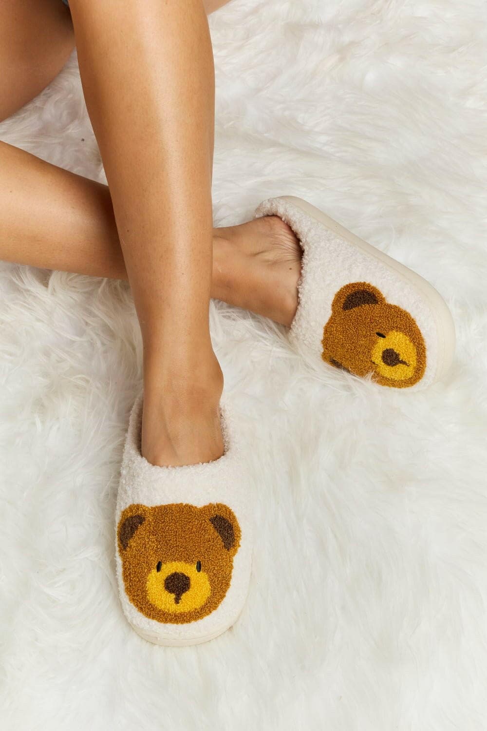 Teddy Bear Print Plush Cozy Slide SlippersExperience Ultimate Comfort in Style
 Indulge in the luxurious feel of our Teddy Bear Print Plush Cozy Slide Slippers. Designed to wrap your feet in pure elegance, tLove Salve Teddy Bear Print Plush Cozy Slide SlippersShoes