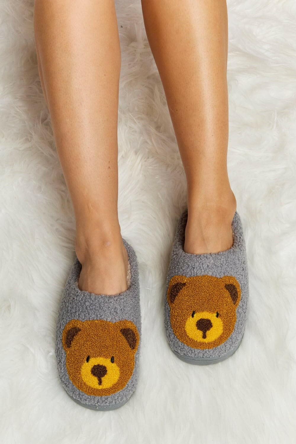 Teddy Bear Print Plush Cozy Slide SlippersExperience Ultimate Comfort in Style
 Indulge in the luxurious feel of our Teddy Bear Print Plush Cozy Slide Slippers. Designed to wrap your feet in pure elegance, tLove Salve Teddy Bear Print Plush Cozy Slide SlippersShoes