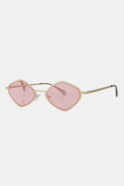 Geometric Sunglasses by Nicole Lee USAGeometric Sunglasses by Nicole Lee USA
 Elevate your accessory game with the Geometric Sunglasses by Nicole Lee USA. Designed for the modern trendsetter, these sunglLove Salve Nicole Lee USAShoes