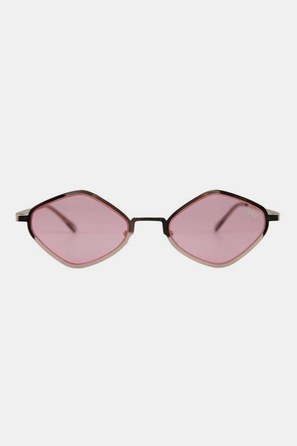 Geometric Sunglasses by Nicole Lee USAGeometric Sunglasses by Nicole Lee USA
 Elevate your accessory game with the Geometric Sunglasses by Nicole Lee USA. Designed for the modern trendsetter, these sunglLove Salve Nicole Lee USAShoes