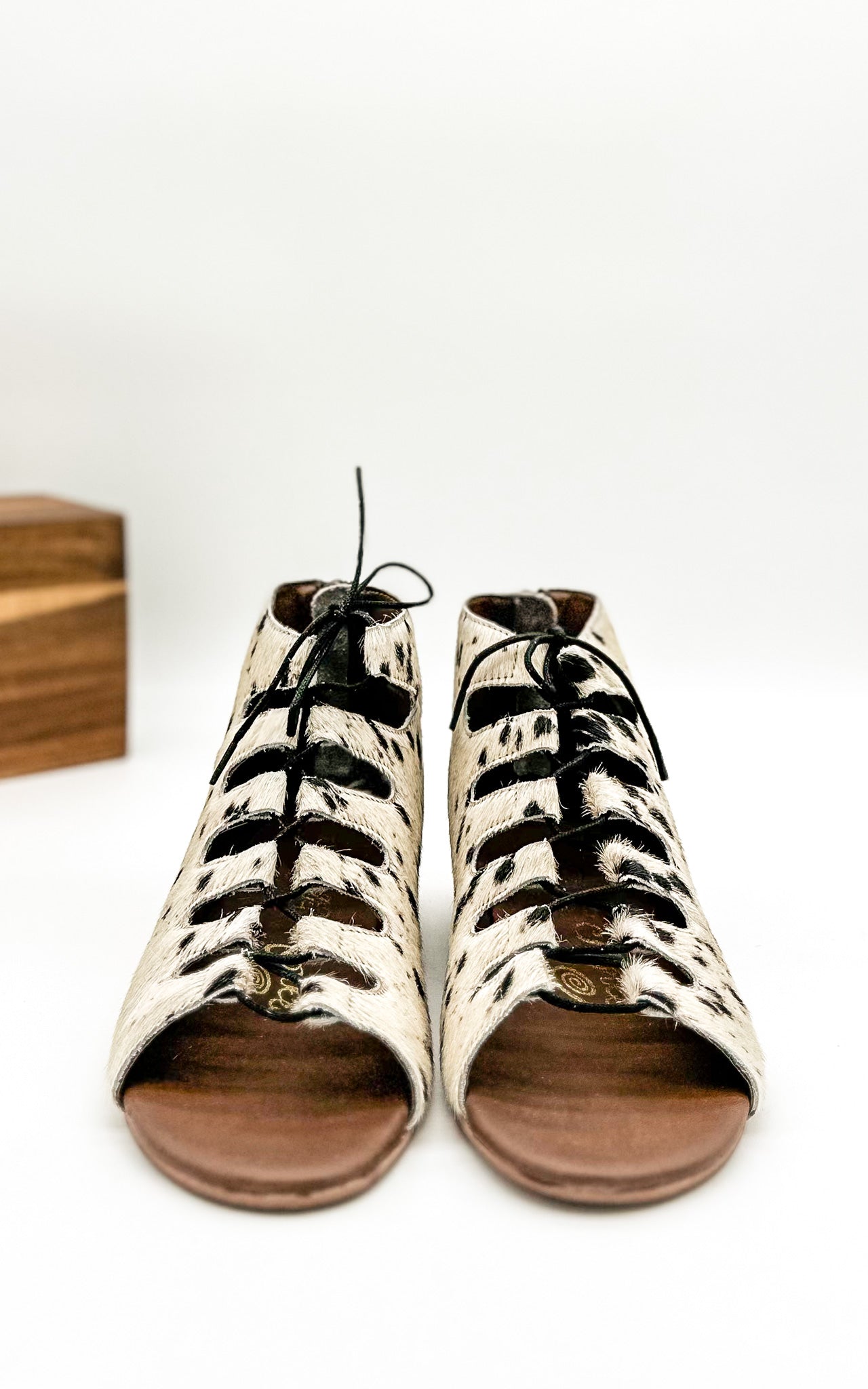 Nola Sandals Black And White Genuine Leather Gladiator Naughty Monkey