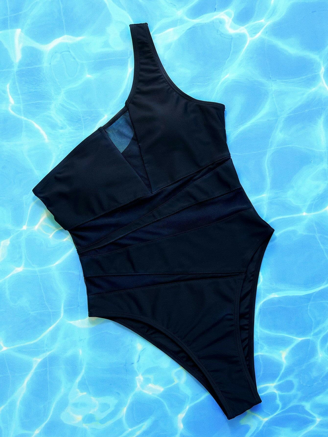 One-Shoulder Solid Swimsuit with Removable PaddingEnhance Your Beach Look with the One-Shoulder Solid Swimsuit
 
 
Top Type: No underwire
 
Chest Pad: Removable padding for customizable comfort
 
Pattern Type: SolidLove Salve -Shoulder Solid Swimsuitswimwear