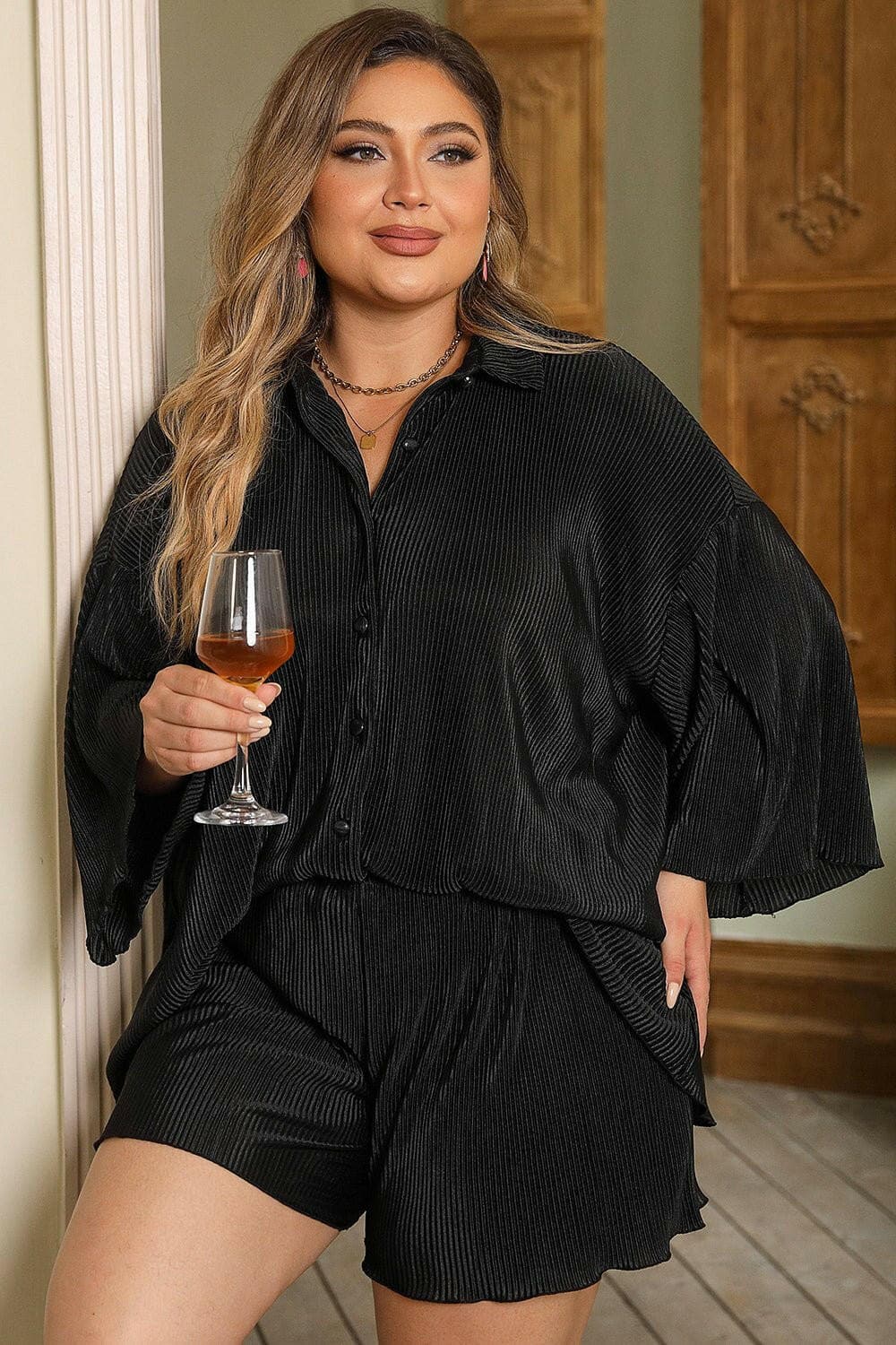 Casual Plus Size Collared Neck Matching Top and Shorts SetCasual Plus Size Collared Neck Matching Top and Shorts Set
 Upgrade your casual look with our Plus Size Matching Set featuring a chic top and shorts ensemble that coLove Salve Size Collared Neck Matching Topplus