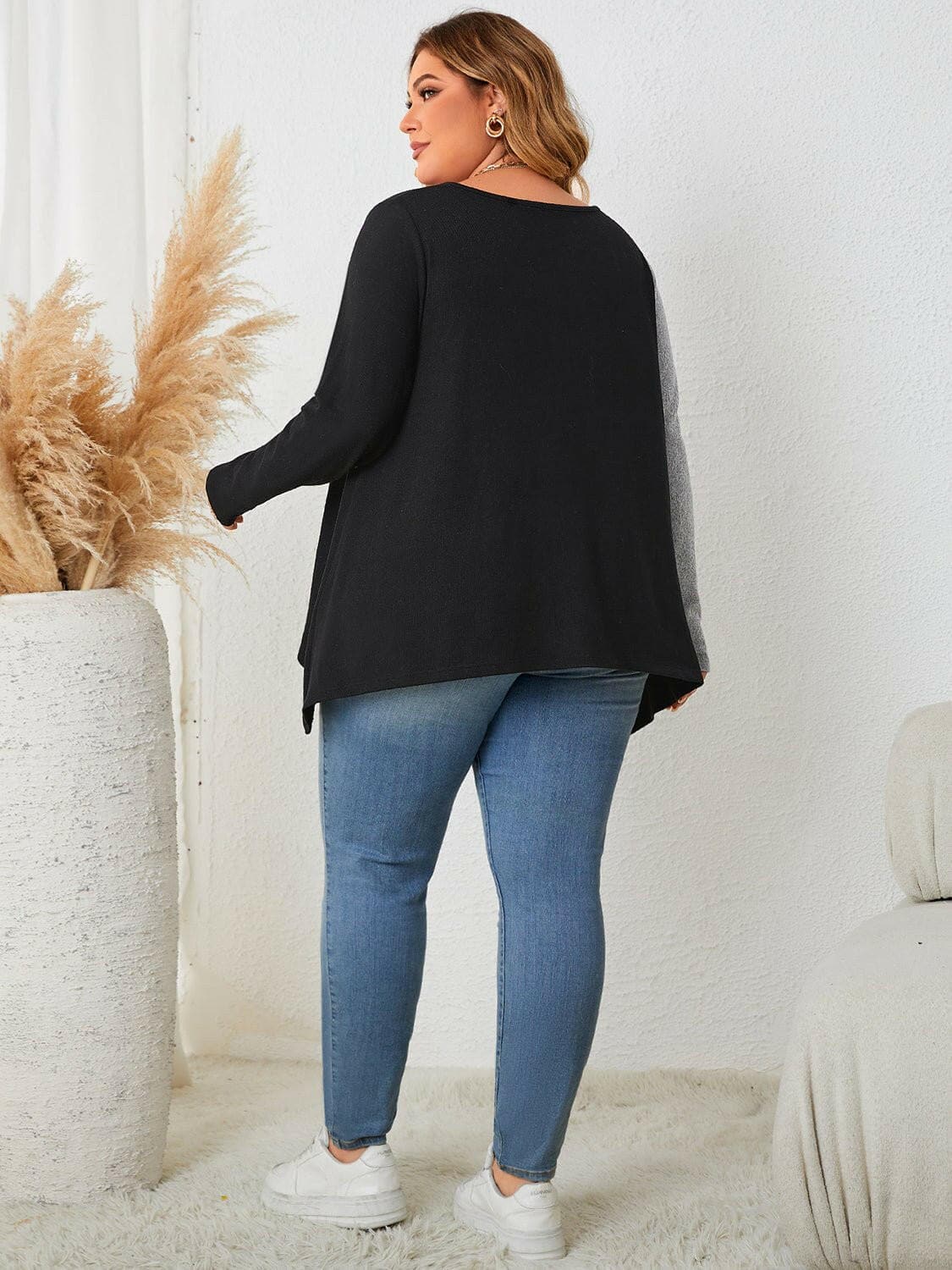 Plus Size Contrast Notched Neck T-Shirt - Love Salve