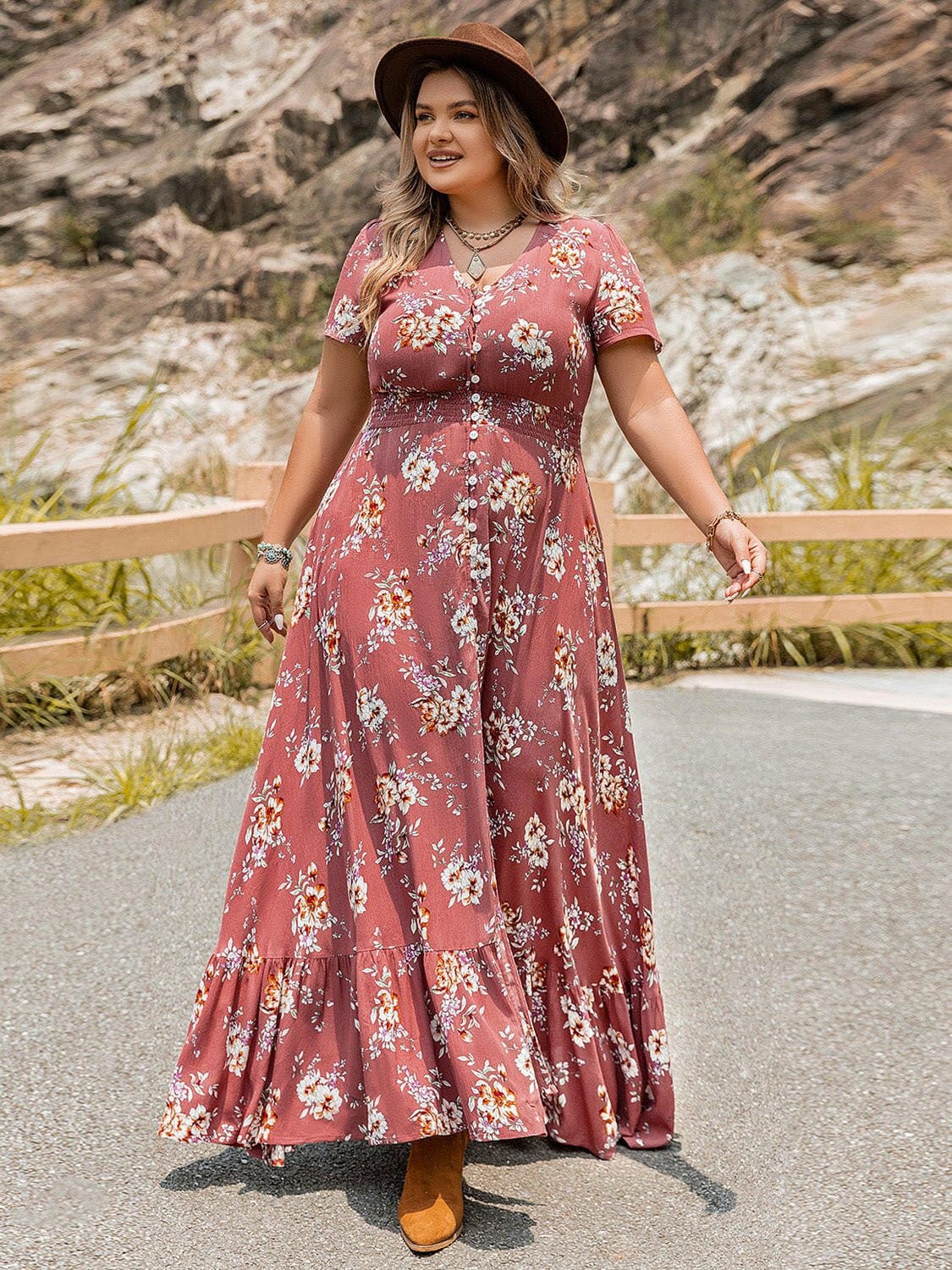 Floral Print Plus Size Maxi Dress with Ruffle HemUpgrade Your Wardrobe with Elegance: Floral Print Plus Size Maxi Dress
 
 
Floral Perfection: Embrace the beauty of floral prints in this stunning maxi dress, perfecLove Salve Size Maxi Dressplus