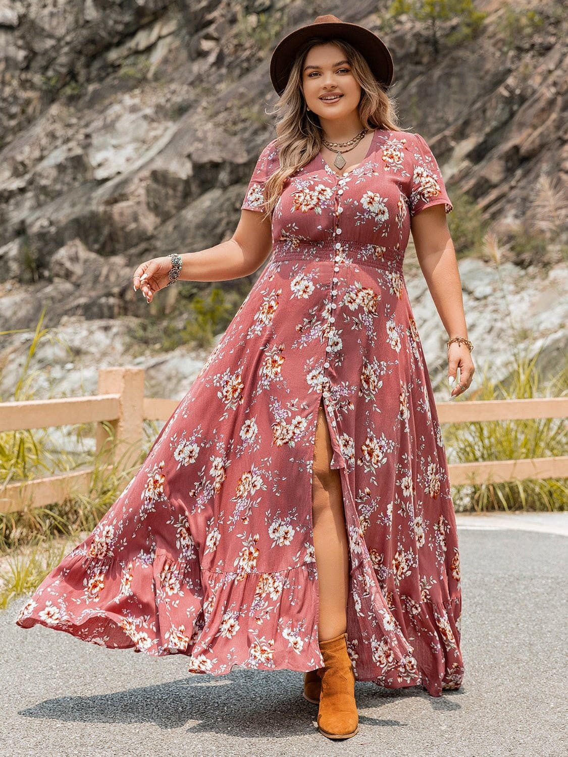 Floral Print Plus Size Maxi Dress with Ruffle HemUpgrade Your Wardrobe with Elegance: Floral Print Plus Size Maxi Dress
 
 
Floral Perfection: Embrace the beauty of floral prints in this stunning maxi dress, perfecLove Salve Size Maxi Dressplus