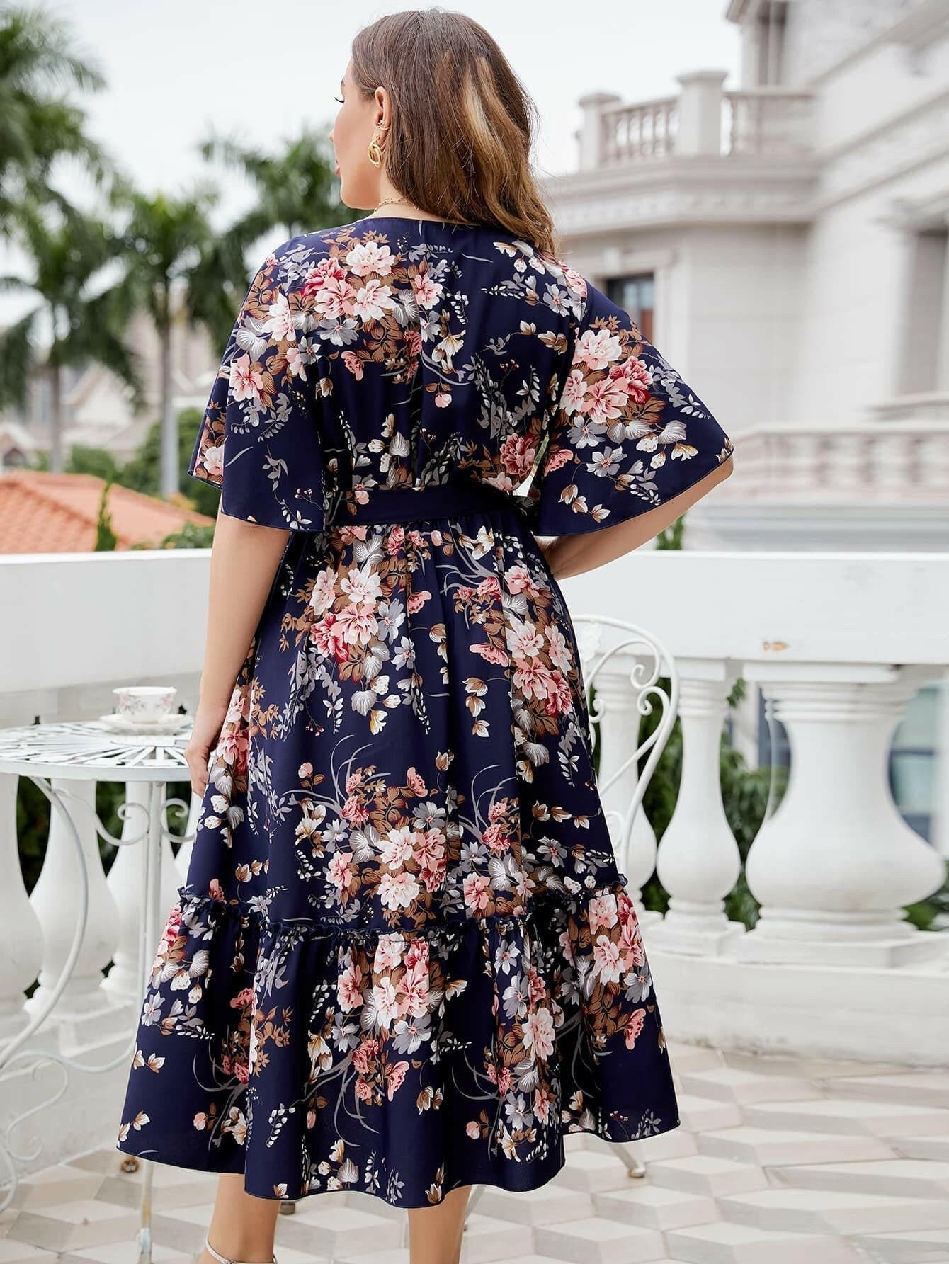 Floral Print Plus Size Midi Dress with Surplice NecklineUpgrade Your Wardrobe with a Stunning Floral Midi Dress
 
 Embrace modern style with a charming floral print
 Surplice neckline and frill details add a touch of elegLove Salve Size Midi Dressplus