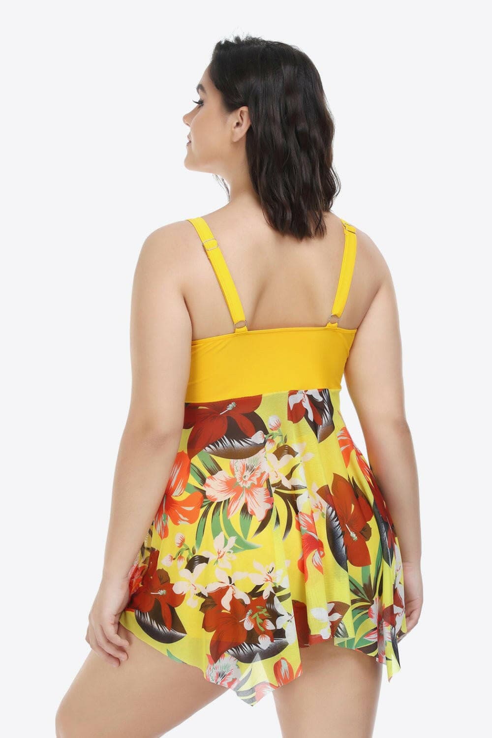 Floral Plus Size Two-Piece Swimsuit with Asymmetrical HemFloral Plus Size Two-Piece Swimsuit with Asymmetrical Hem
 Make a statement at the beach with our Floral Plus Size Two-Piece Swimsuit featuring an asymmetrical hem dLove Salve -Piece Swimsuitswimwear