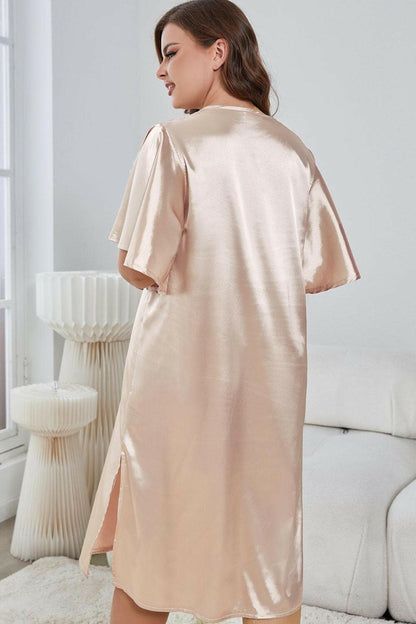 Elegant V-Neck Flutter Sleeve Plus Size Night DressUpgrade Your Nightwear with Our Elegant V-Neck Flutter Sleeve Plus Size Night Dress
 
 
Size: Embrace your curves in our stylish plus-size night dress.
 
Design: EnhLove Salve -Neck Flutter Sleeveswimwear