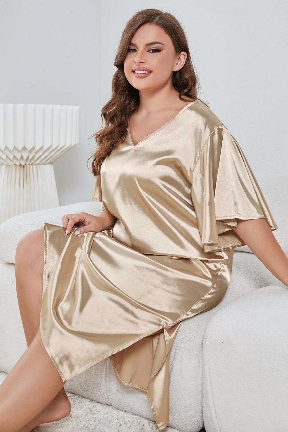 Elegant V-Neck Flutter Sleeve Plus Size Night DressUpgrade Your Nightwear with Our Elegant V-Neck Flutter Sleeve Plus Size Night Dress
 
 
Size: Embrace your curves in our stylish plus-size night dress.
 
Design: EnhLove Salve -Neck Flutter Sleeveswimwear